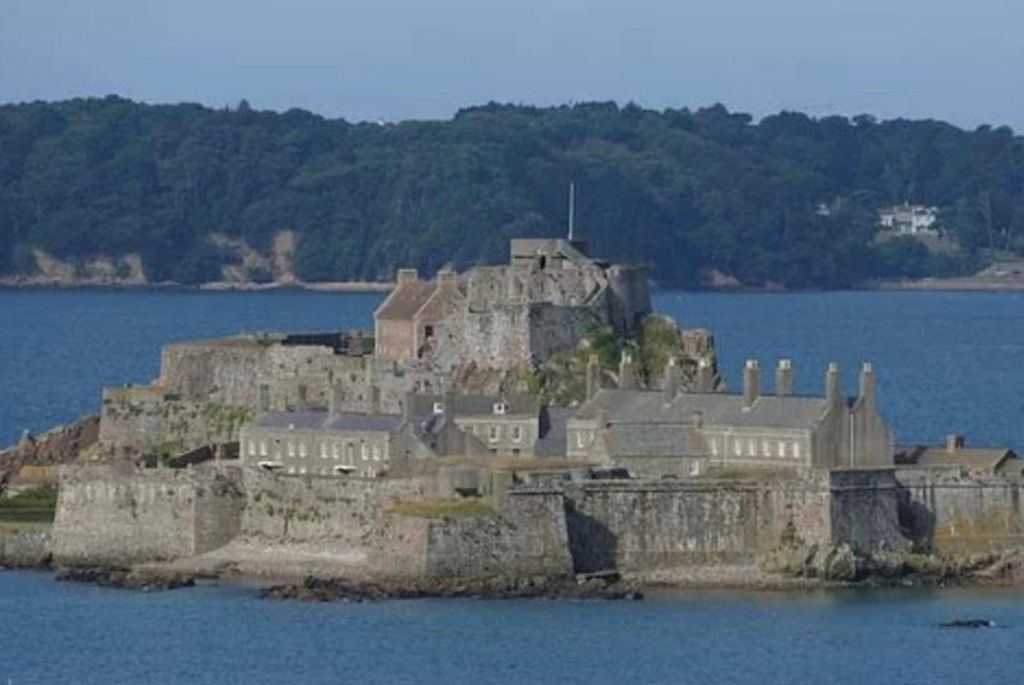 Jersey: Malerische Bootsfahrt mit Blick auf Leuchttürme