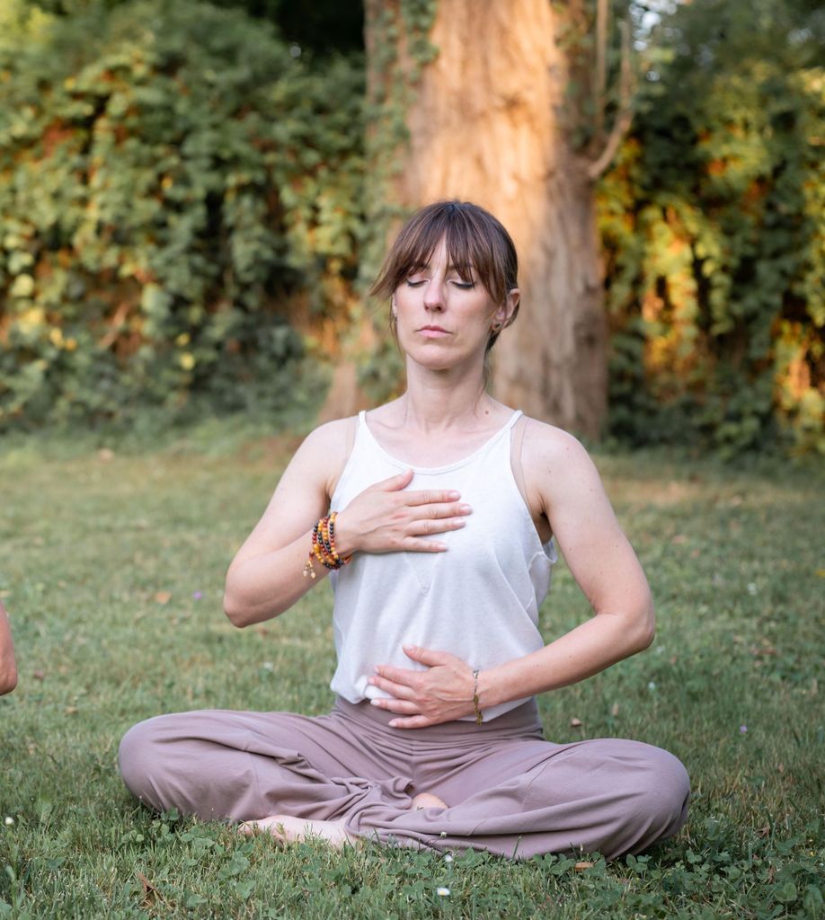 Yoga in den Moränenhügeln von Volta Mantovana mit Verkostung im Weinkeller