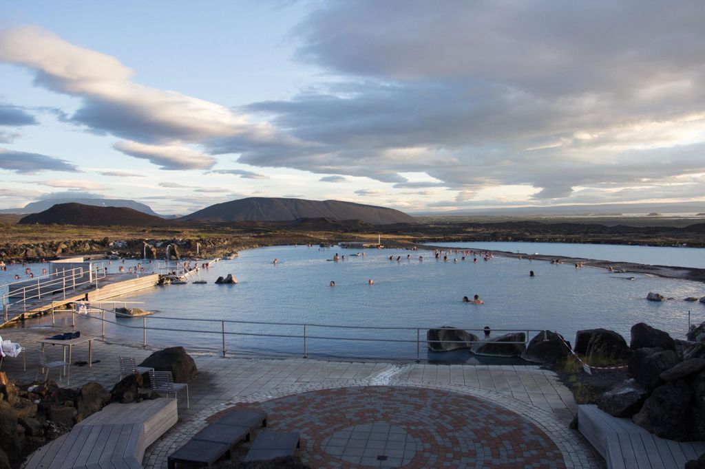 Mývatn: Geführte Wanderung und Eintritt zu den Naturbädern mit Transfer