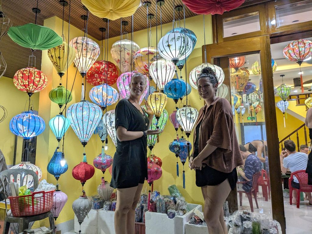 Die Laternenfrau: Traditioneller Laternenkurs in der Altstadt