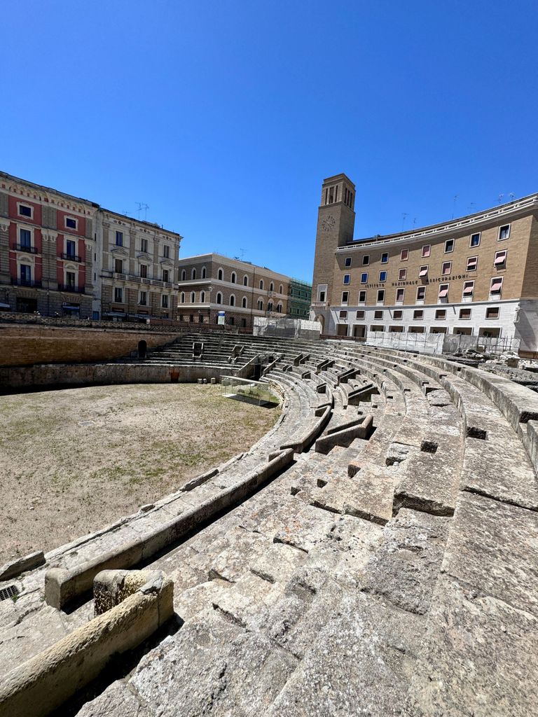 LECCE: UNTER DEN ARCHITEKTONISCHEN SCHÄTZEN IM BAROCK VON LECCE