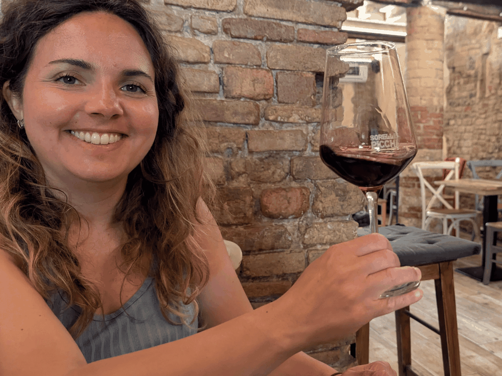 Weinverkostung mit Parmesan und Schinkenplatte in Parma