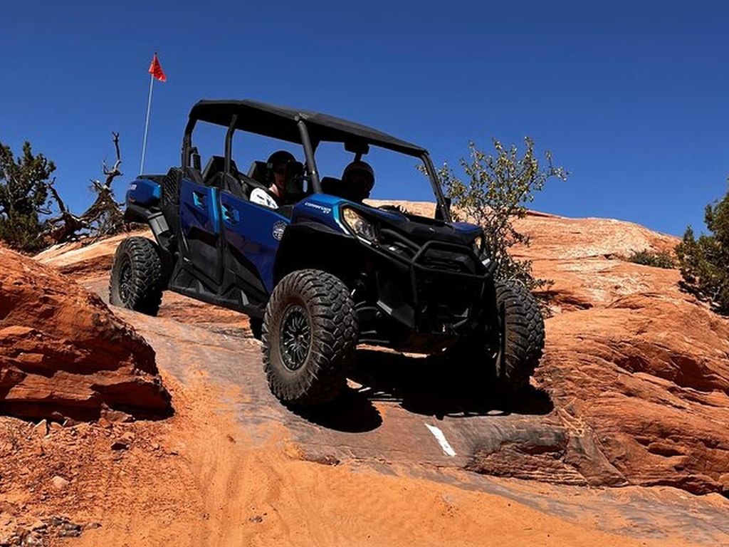 Moab: U-Drive UTV-Abenteuer mit Guide bei Sonnenuntergang auf Hell's Revenge