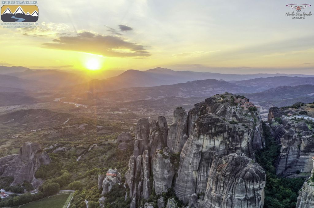 Von Ioannina aus Sonnenuntergangstour zu den Meteora-Felsen und Klöstern