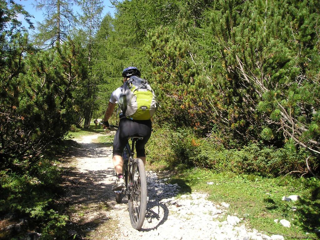 Dolomiten: E-MTB-Emotionen inmitten traumhafter Landschaften und authentischer Aromen
