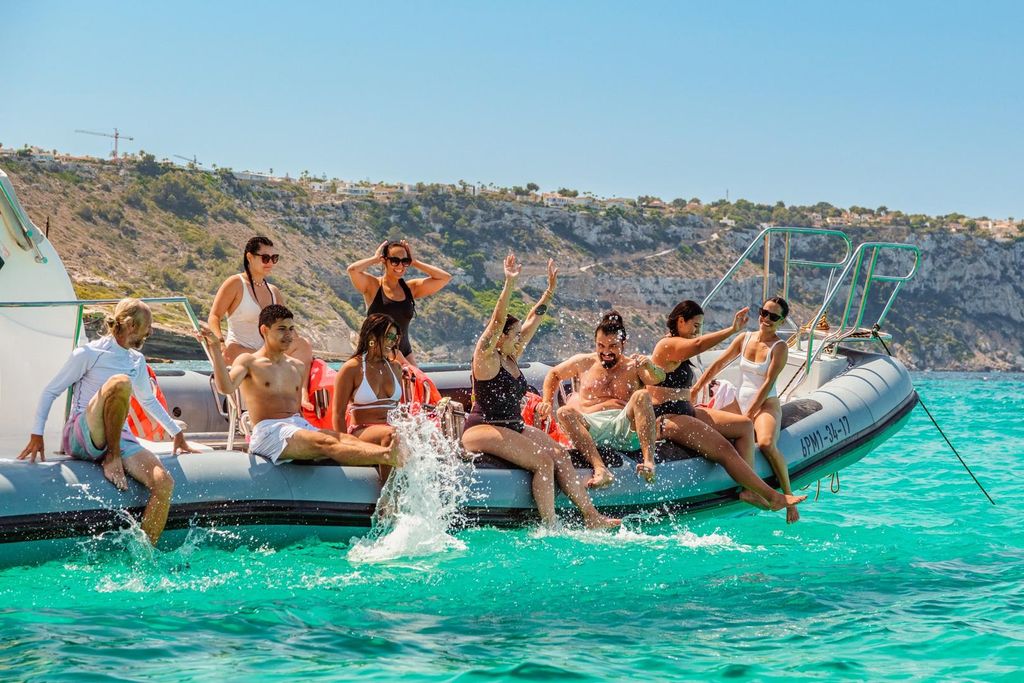 Durrës & Tirana: Schnellboot-Tour nach Sazan, Karaburun & Höhle