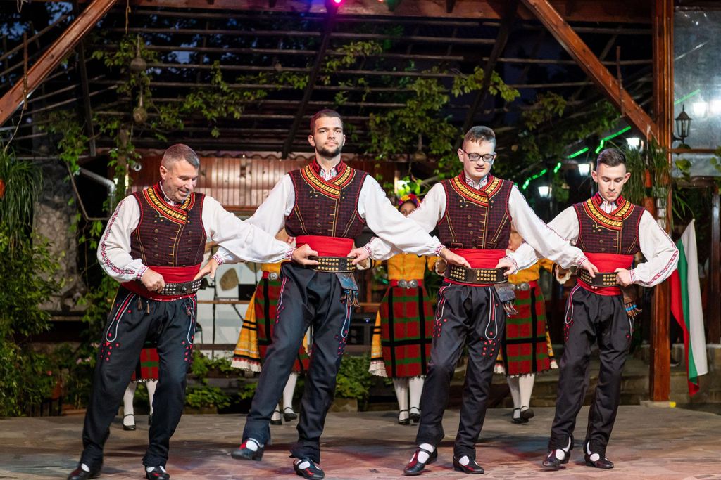 Bulgarische Dorf-Folklore-Show mit Abendessen