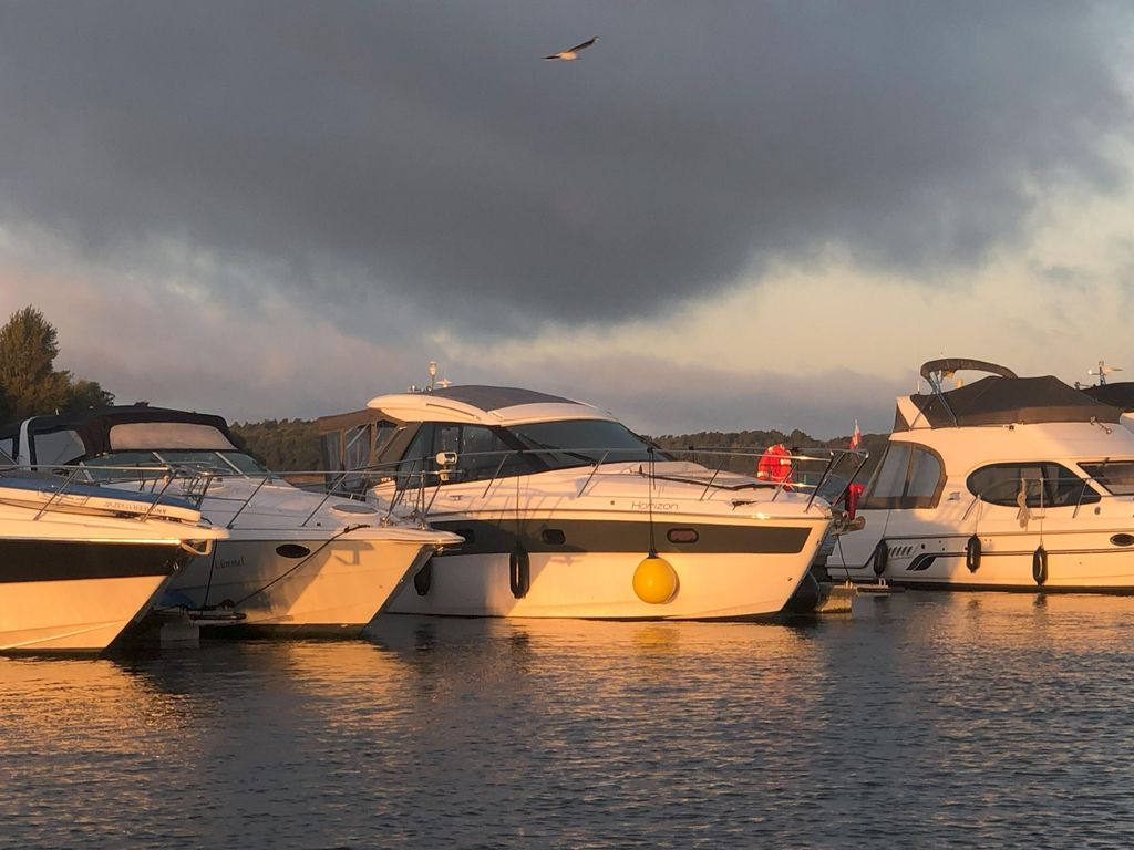 Waren (Müritz): Sundowner Cruise Motoryacht mit Skipper - 2 Stunden