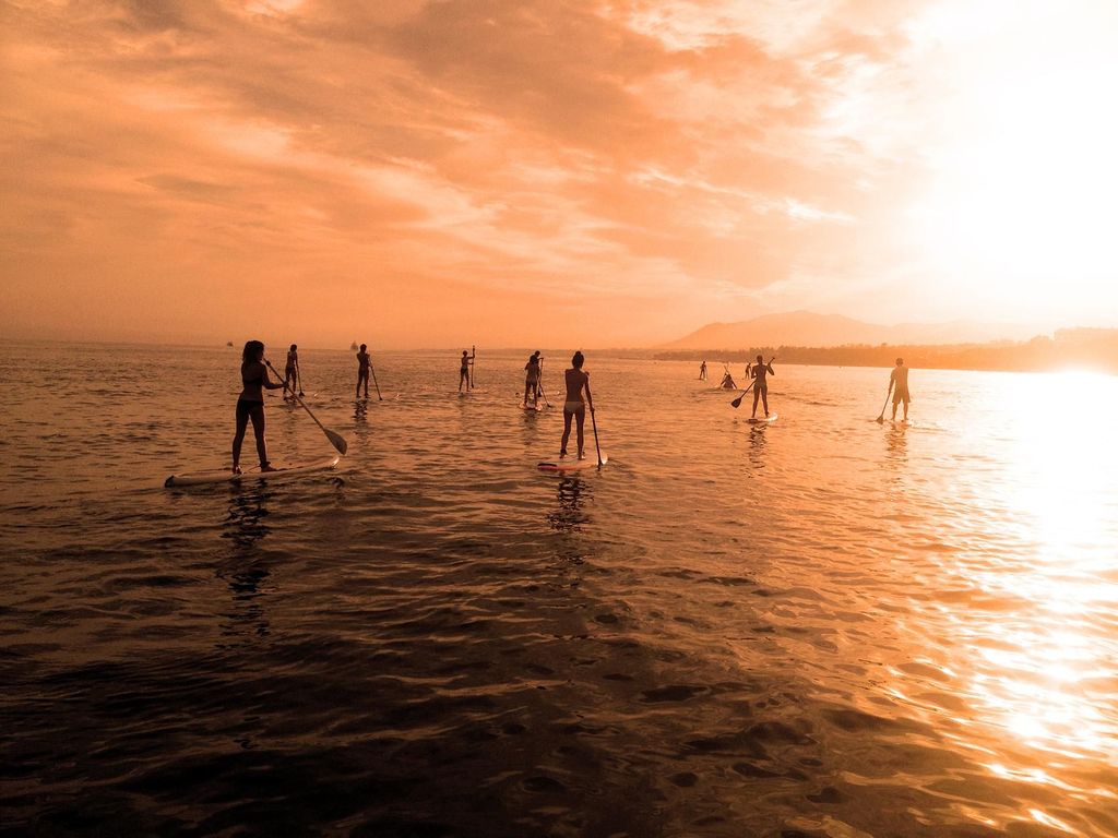 Marbella: Stand-Up Paddle Board bei Sonnenuntergang