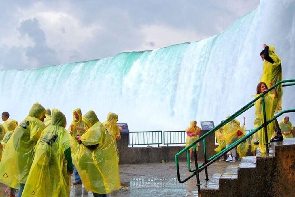 Niagarafälle-Tagestour mit Bootsfahrt und Reise hinter die Wasserfälle