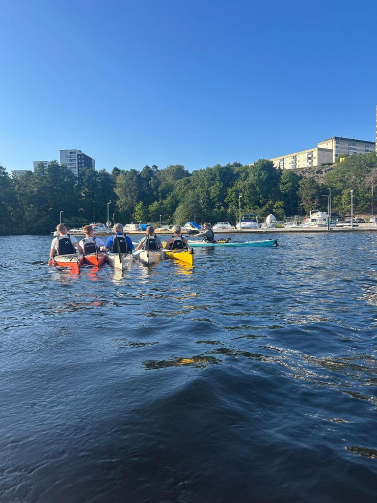 Stockholm: Einführung ins Kajakfahren mit Panoramafahrt