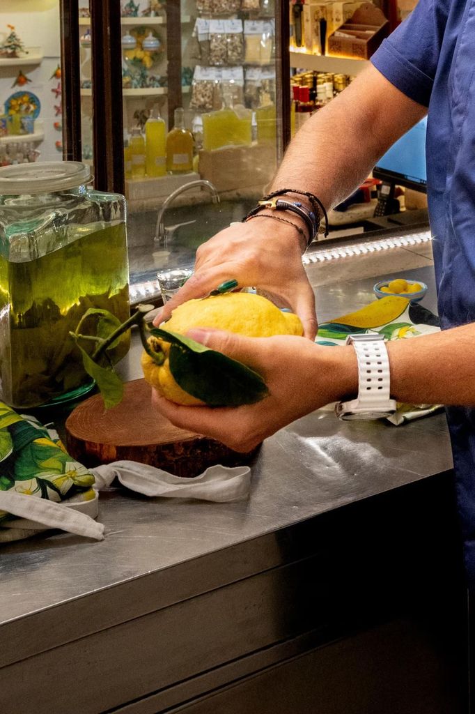 Amalfi: Limoncello-Fabrik-Besuch mit Instruktor und Verkostung