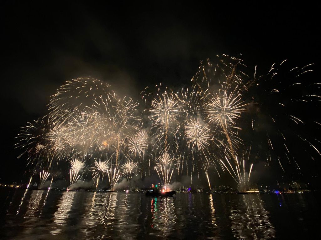Cannes: Nachtausflug mit Sonnenuntergang und Feuerwerk
