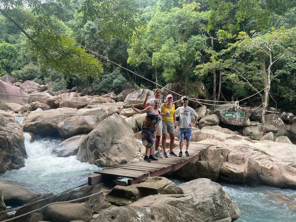Nha Trang: Halbtagestour mit dem Auto zum Ba Ho Wasserfall