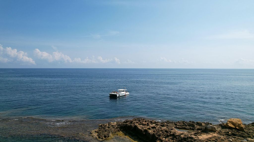 Altea: Motor-Katamaran mit Badestopp und optionalem Essen