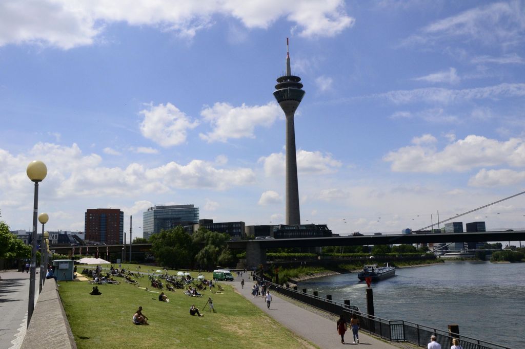 Düsseldorf: Altstadt und Rheinufer - Herz und Lebensader
