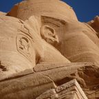 Detailaufnahme einer Statue in Abu Simbel