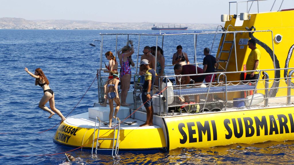 Larnaca: Gelbe U-Boot-Schwimmkreuzfahrt mit unbegrenzten Getränken