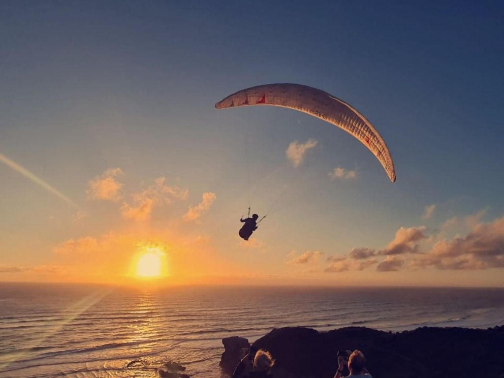 West Auckland: Sonnenuntergang mit Thermalbad & Weinverkostung