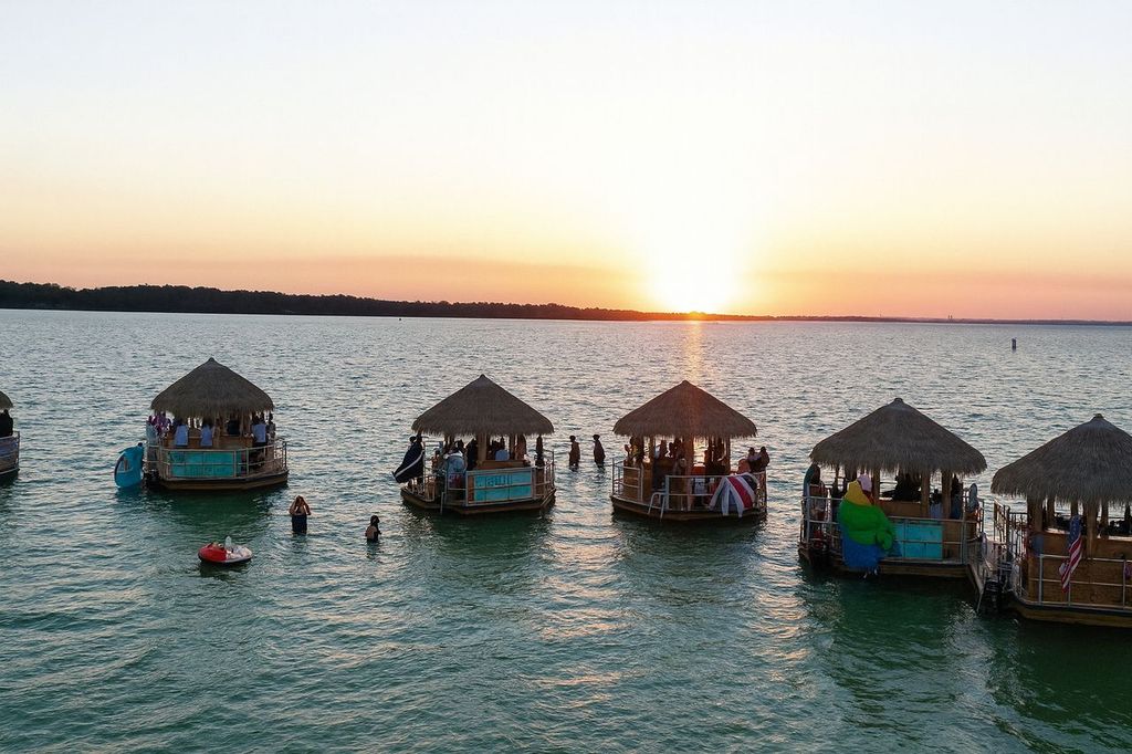 Destin: Bootsfahrt nach Crab Island mit Sonnenuntergang