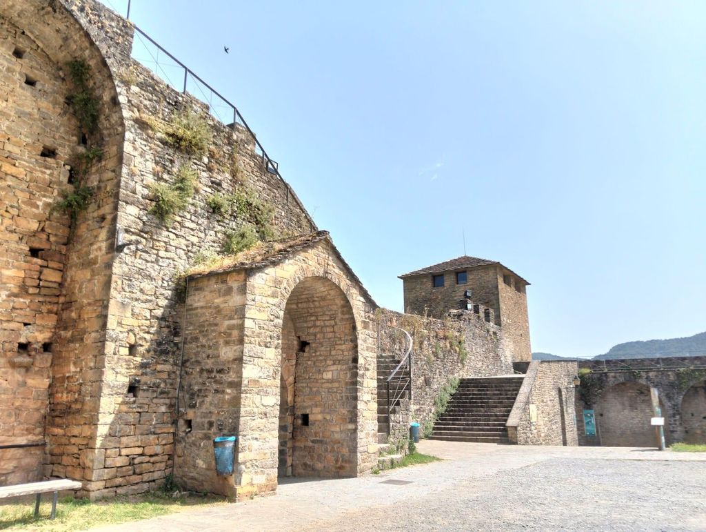 Tagesausflug nach Aínsa, Torla und Boltaña ab Saragossa