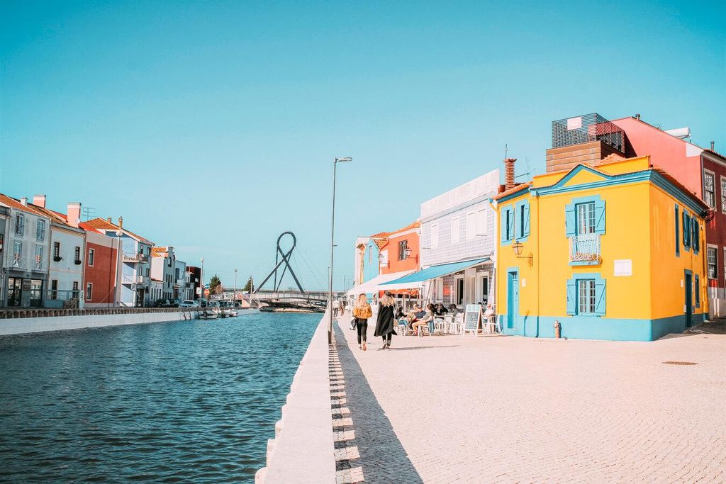 Aveiro: Rundgang und Bootstour, Ovos moles & Colorful Ribbons