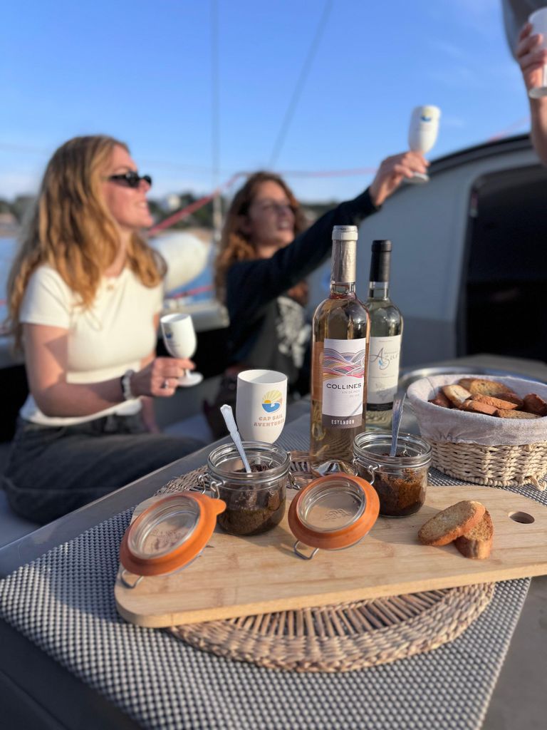 Golf Juan: Sunset Sailing Cruise mit Aperitif auf der Insel