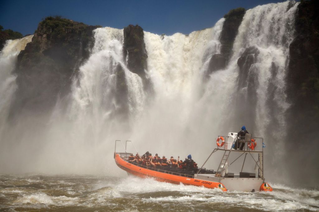 Puerto Iguazú: Ausflug zu den argentinischen Wasserfällen + Gran Aventura