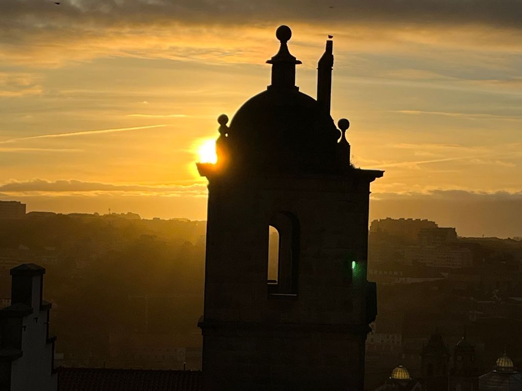 Historisches Abenteuer Cabrio UMM Portugueser Militärjeep