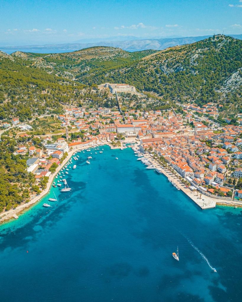 Private Tour: Mamma Mia, Blaue Grotte und Hvar – 5-Inseln-Tour