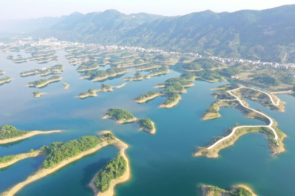 Eintägige Xiandao-See-Tour – WILD & SPLASH