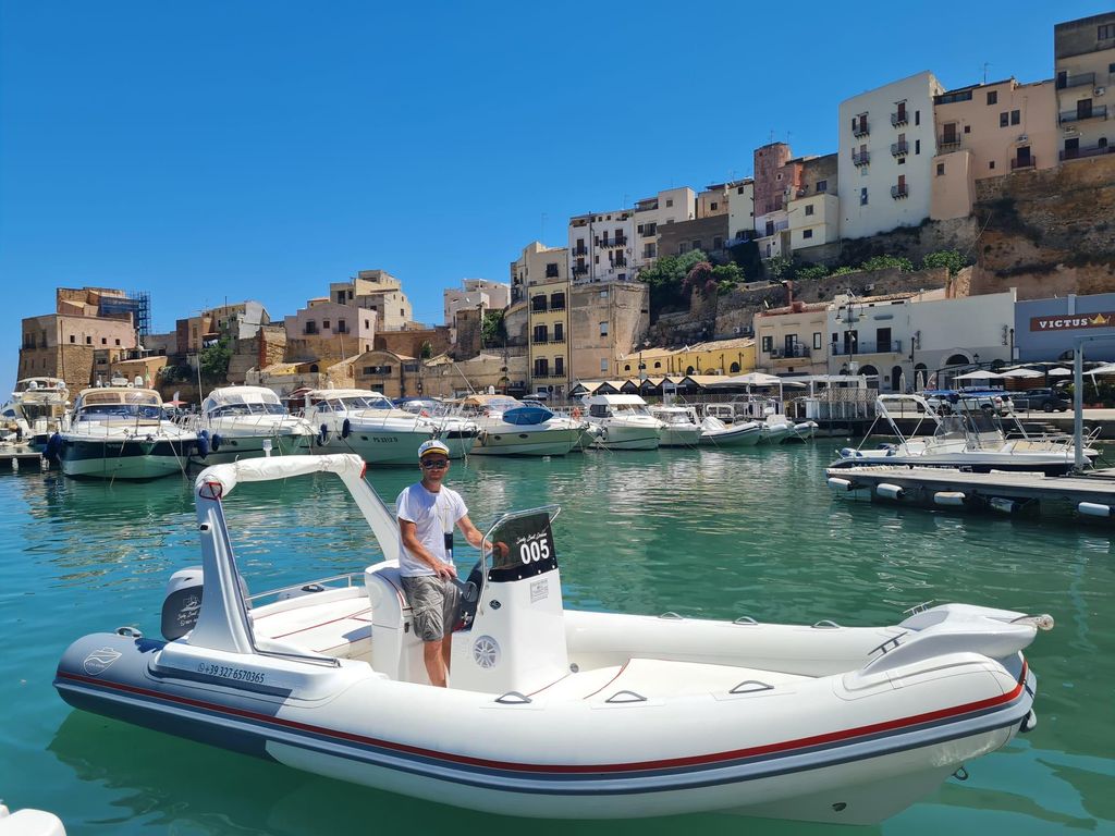 Castellammare del Golfo: Rib Boat Rental halbtags im Oktober