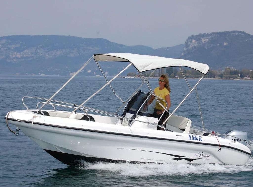 Gardasee: Bootsverleih ohne Bootsführerschein in Castelletto