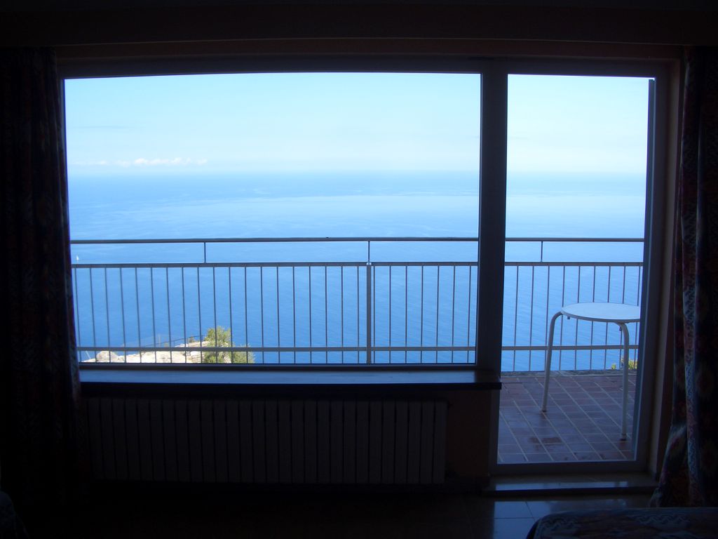 Blick aus dem Hotelzimmer auf's Meer