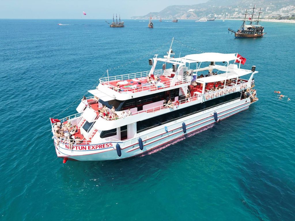 Ab Marmaris: Bootstour mit unbegrenzten Softdrinks & Mittagessen
