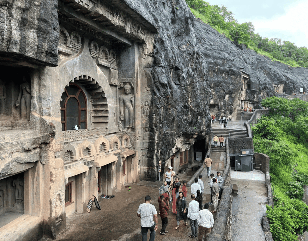 Aurangabad: Ajanta oder Ellora mit Bibi Taj – geführte Tagestour