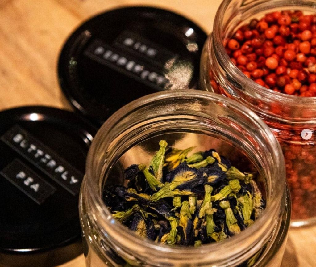 Mach eine Flasche Gin oder Rum in unserer Brennerei