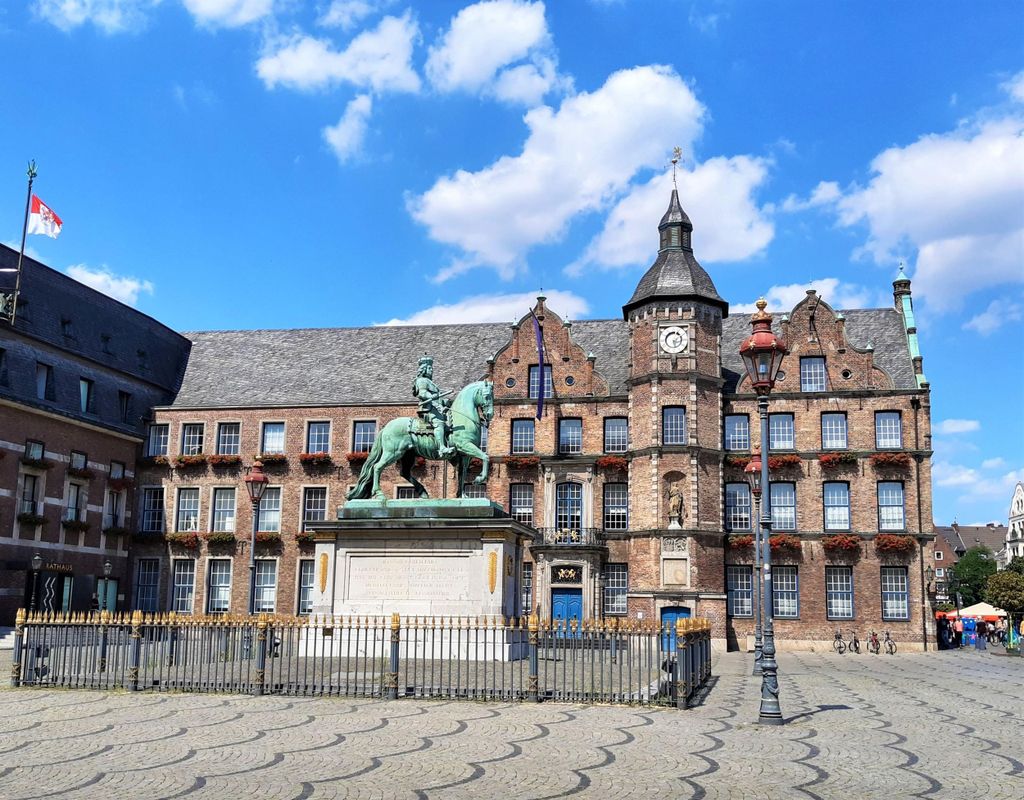 Düsseldorf: Altstadt & Altbier Tour