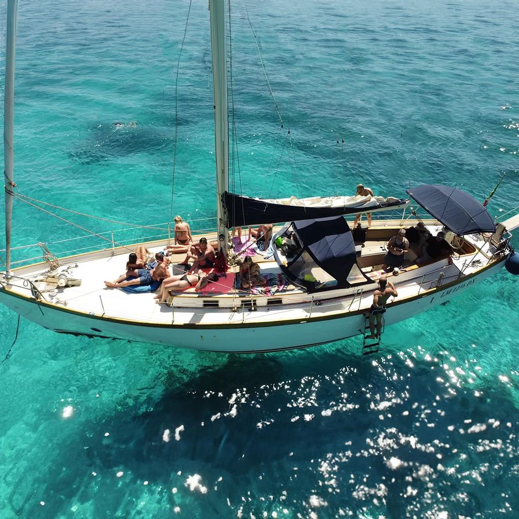 Catania: Bootsfahrt mit Aperitif, Prosecco und Schnorcheln