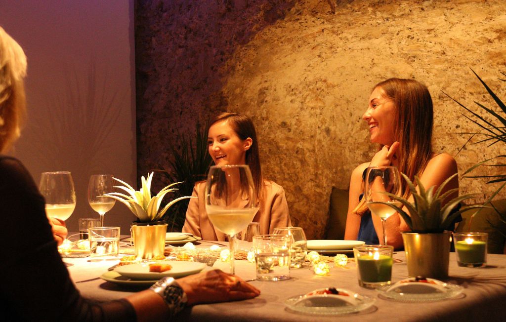 Valencia: Altstadt Tour, Wein & Tapas in einem Monument aus dem 11.