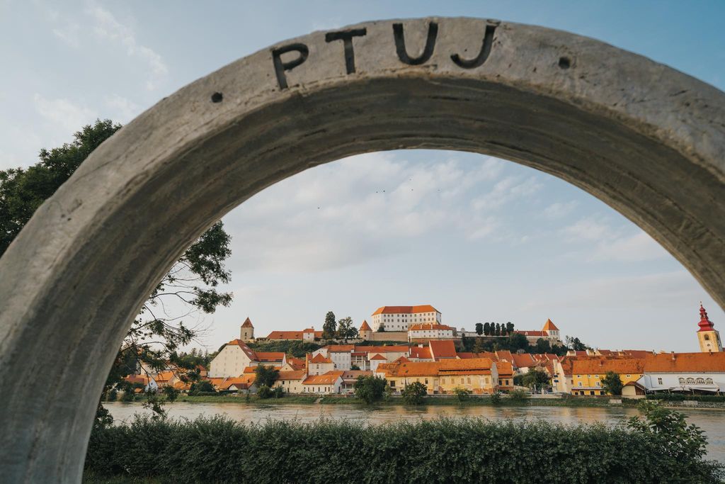 Ptuj: Wein-Hopping in Sloweniens ältester Stadt