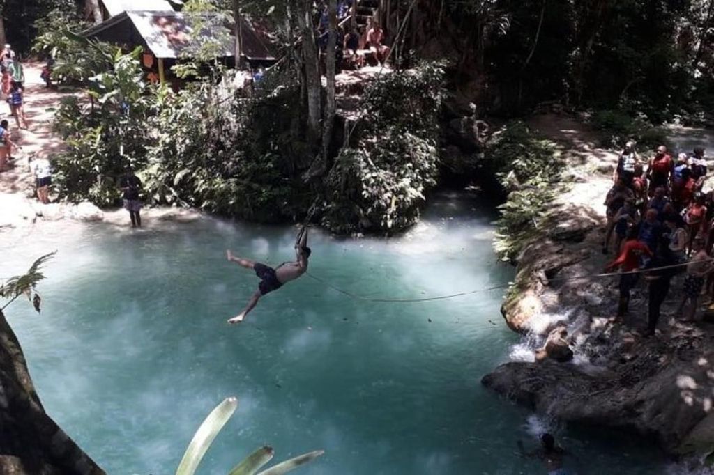 Von Ocho Rios: Blue Hole, Dunn's River & Tubing Tour
