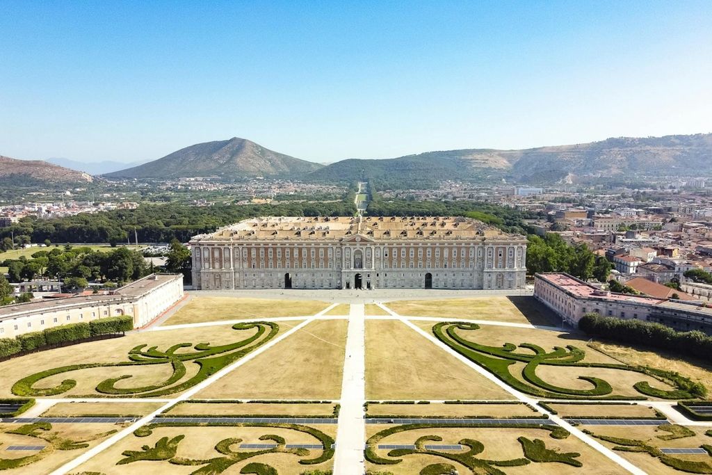 Caserta Royal Palace & Gardens Kleingruppentour mit Shuttle
