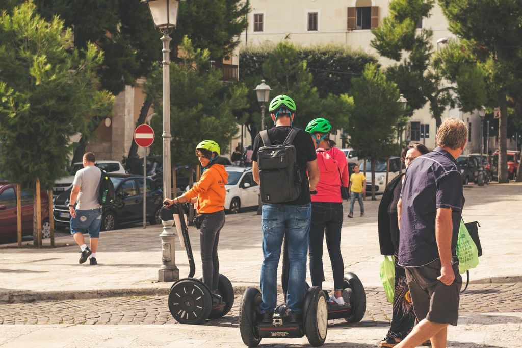 Bari: Street Food Tour auf dem Segway