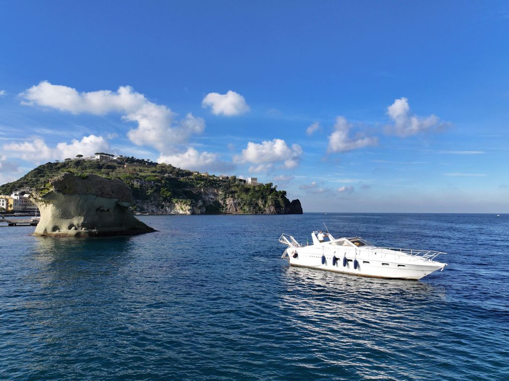 Ischia-Tour mit Skipper, Aperitif und Mittagessen (lokaler Fisch)
