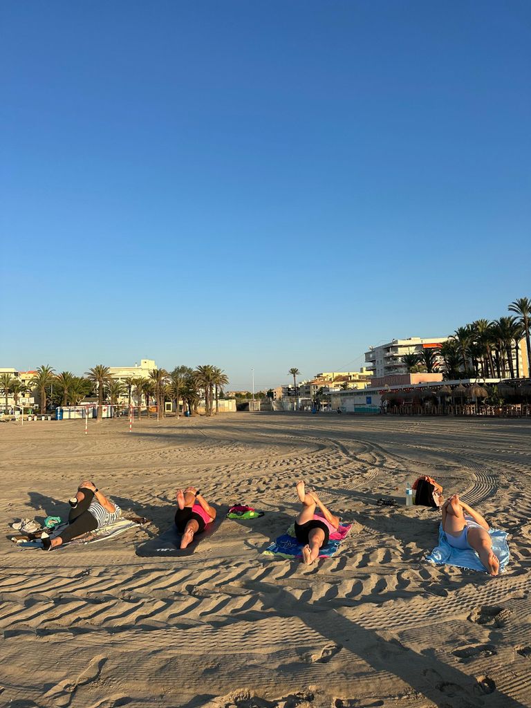 Denia: Dein privater Strand-Yogakurs am Les Marines Beach