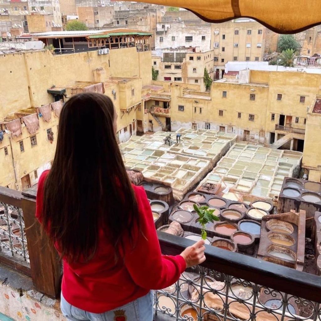Freundlicher Tourguide in der Medina von Fes Private Tour zu Fuß