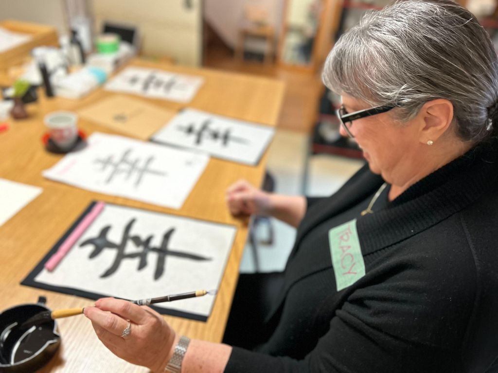 Kyoto: Besuch bei Einheimischen und Kurs in japanischer Kalligraphie