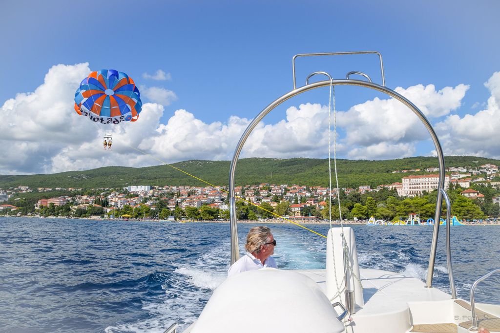 Crikvenica: Parasailing-Erlebnis über der Adria