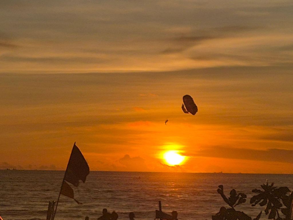 Phuket: Parasailing-Abenteuer in der Patong Bay